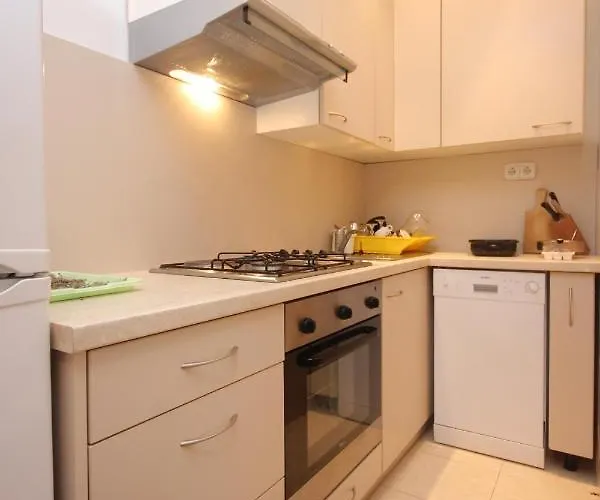 Dinjiska 9386a Apartman Povljana